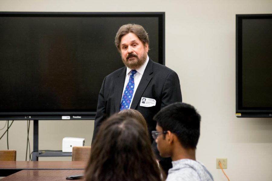 William Kearns, Ph.D., NA 70, meets with students to discuss his career in medicine.