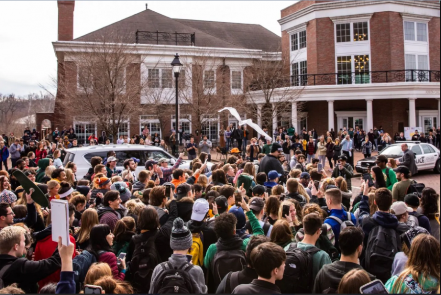 A crowd gathers around gun rights activist Kaitlin Bennett at Ohio University.