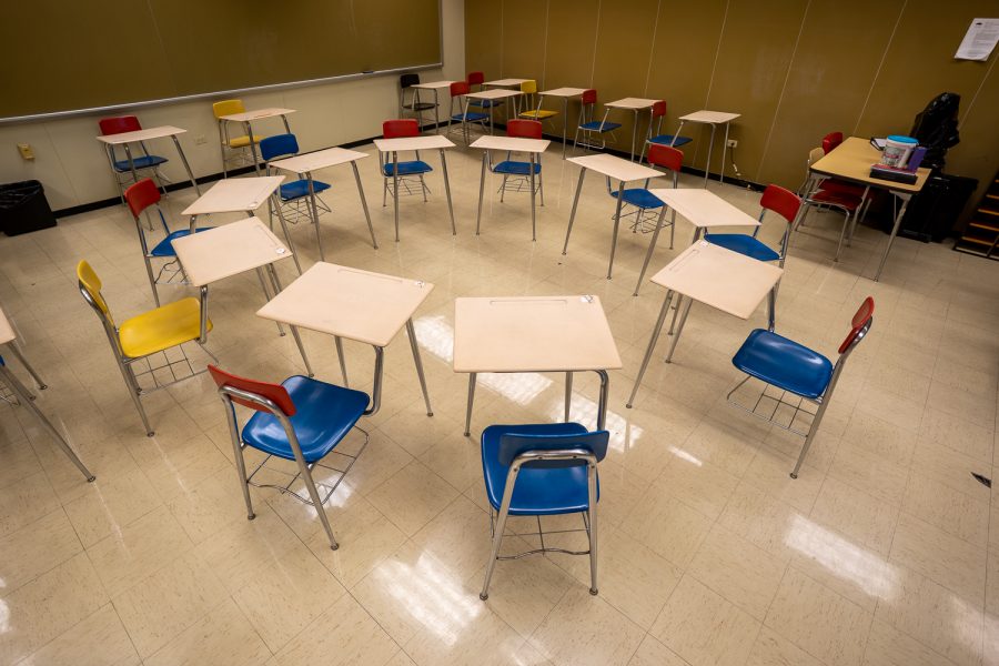 The circular desk arrangement, common to the Socratic seminar, aims to provoke student discussion free of teacher intervention.