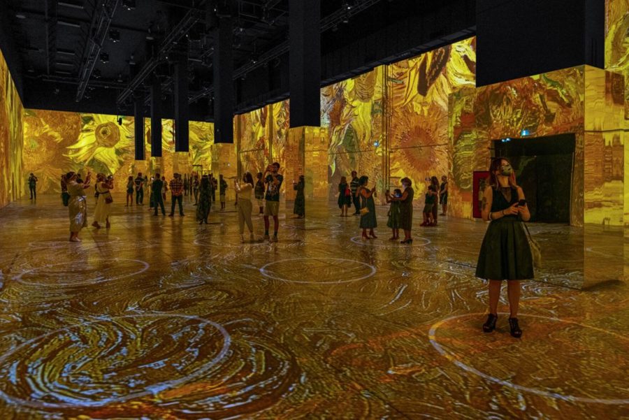 The+new+traveling+Van+Gogh+exhibit+is+home+to+500%2C000+cubic+feet+of+projections.+