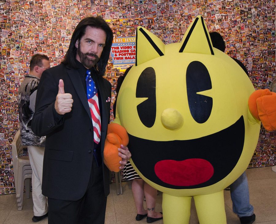 Billy Mitchell poses with Pac-Man at the 2014 Twin Galaxies trading card event