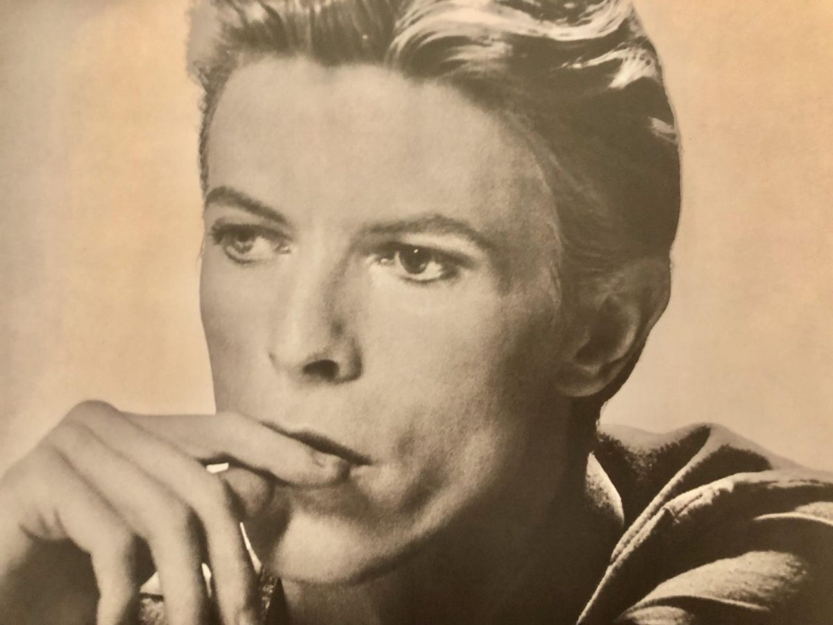 David Bowie on the cover of his compilation album Changesonebowie