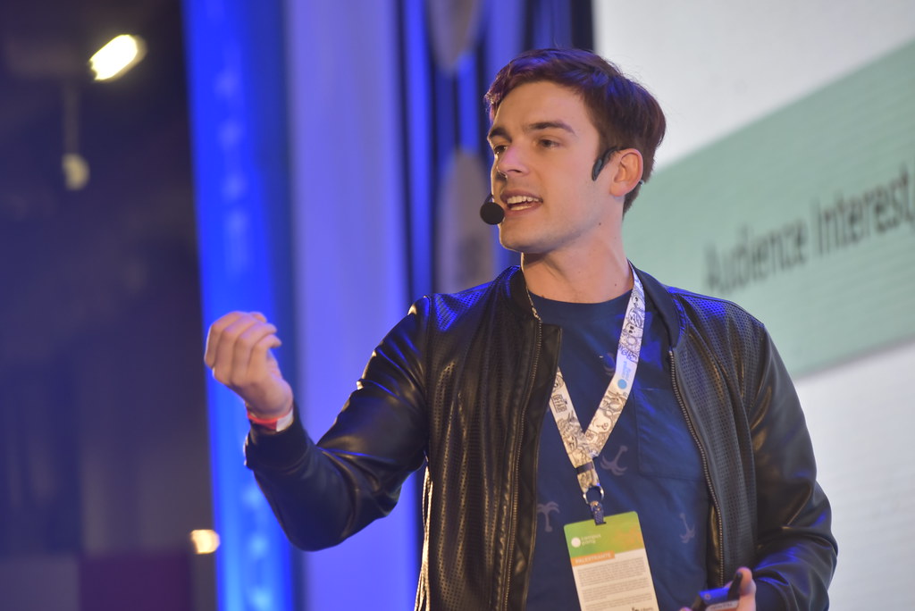 Matthew Patrick gives a presentation at Campus Party Brasil 2019.

MatPat by campuspartybrasil is licensed under CC BY-SA 2.0.