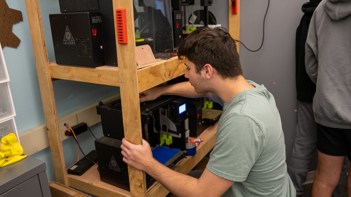 NASH senior Colin Joyce operate a 3D printer in Honors Engineering Design and Development