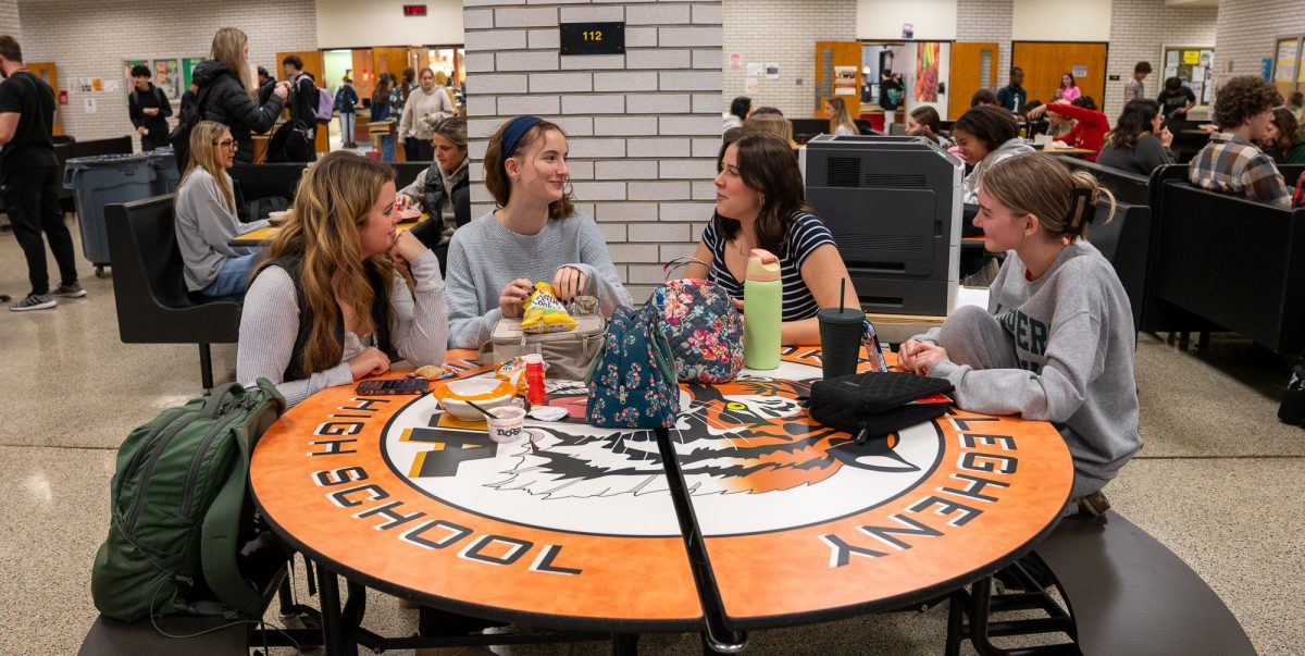 NASH seniors Charlee Sunday, Anna Fiffik, Jocelyn Quinet, and Abby Clouse enjoy lunch during period 6.