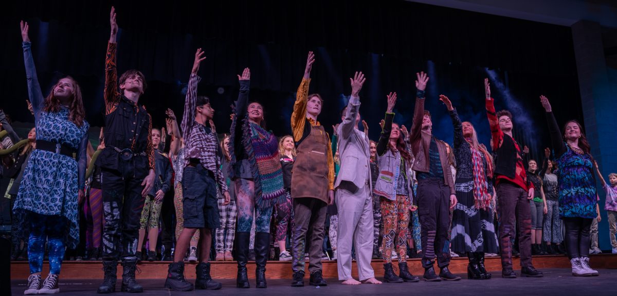 The Children of Eden cast takes their final bow.