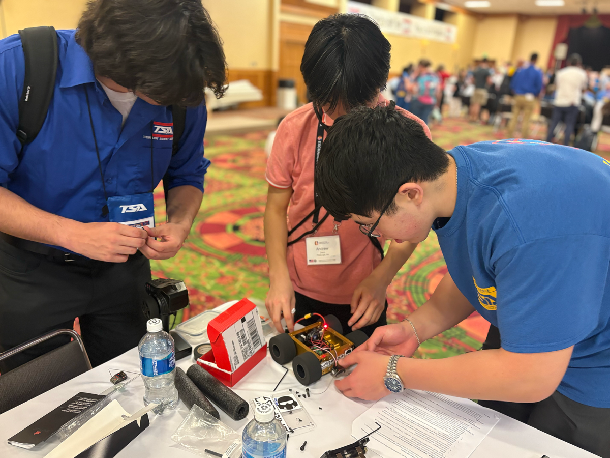 NASH juniors Cam Beining, Andrew Gwon, and Michael Kohler assembling their project at the TSA state conference. (Photo: Aiden Smith)